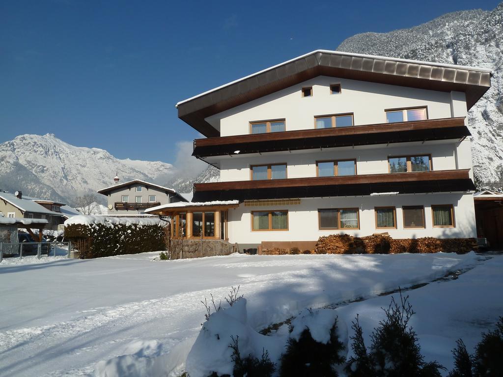 Gastehaus Frischhut Hotel Nassereith Exterior photo